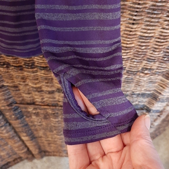 Athleta Shirt Women's Small Purple Long Sleeve Reflective Running Activewear Gym - Picture 4 of 9